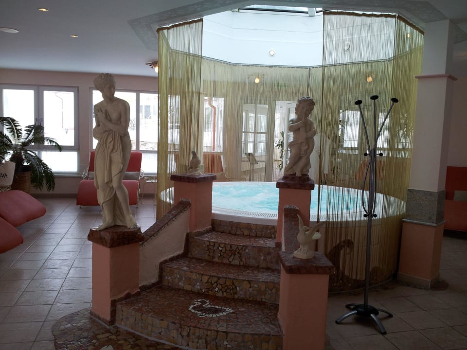 Whirlpool im Wellnessbereich Bergergut - Das Genießerhotel für Paare