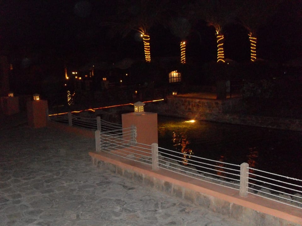 Beleuchtete Aussenanlage Radisson Blu Resort, El Quseir
