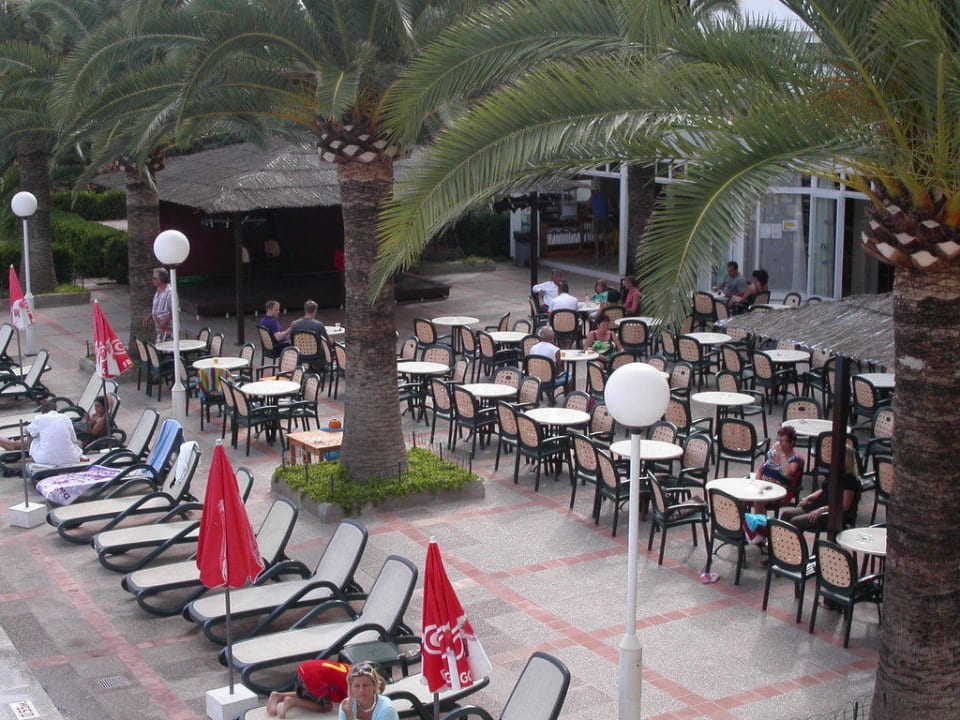 Bühne und Sitzgelegenheiten Millor Sol