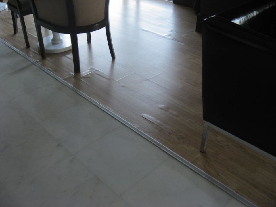 Side Bar Laminat kommt schon hoch  Seaden Sea World Resort & Spa