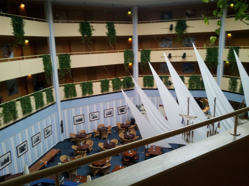 Blick vom zweiten Stock auf das Marketrestaurant Center Parcs Park Nordseeküste