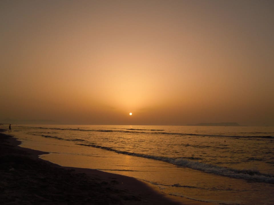 Sonnenuntergang Anissa Beach & Village