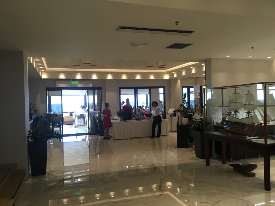 Lobby Hotel Atlantis Beach