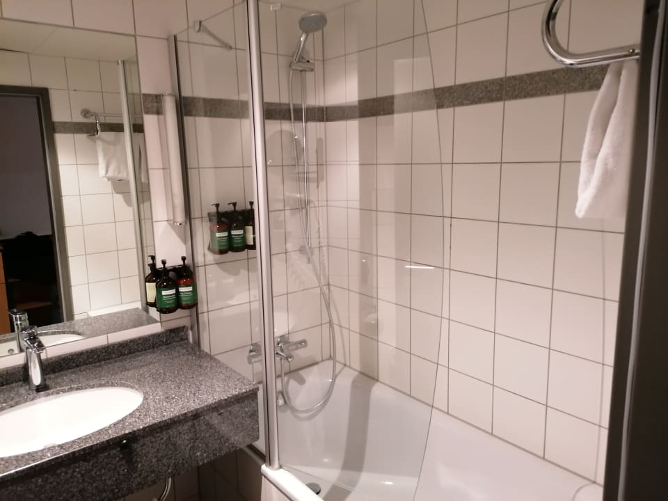 Zimmer voco Dusseldorf Seestern, an IHG Hotel