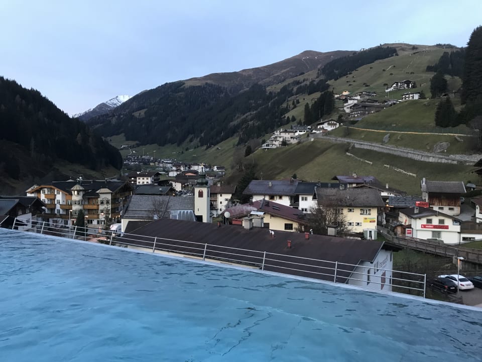 Pool Hotel Alpin Spa Tuxerhof