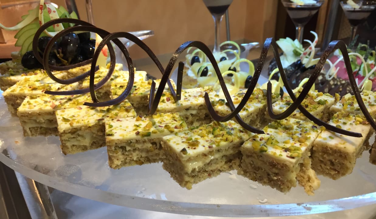 Gastro Premier Le Reve Hotel & Spa