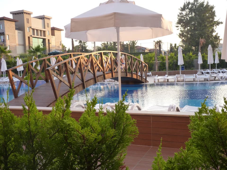 Brücke vom 2. Pool Luna Blanca Resort & Spa