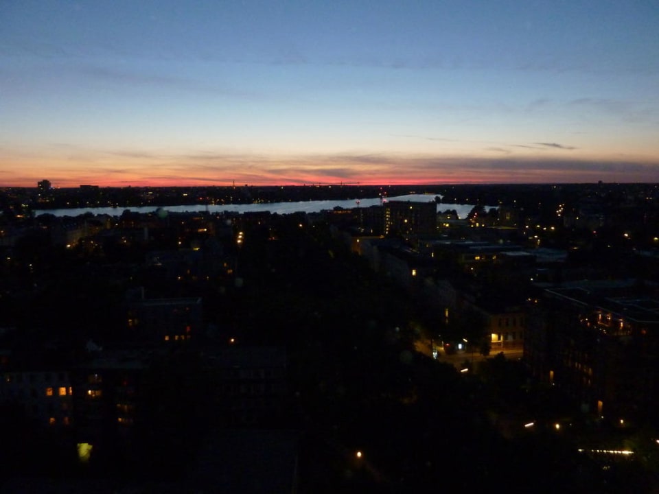 Zimmer 1802 mit Blick auf Alster,Sonnenuntergang Motel One Hamburg-Alster