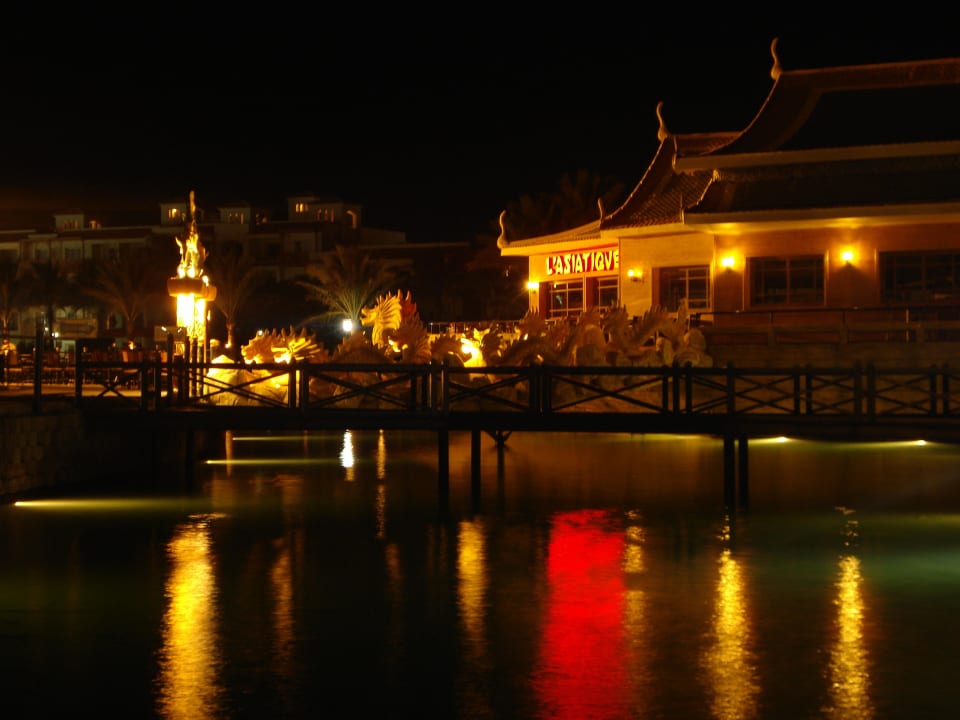 Restaurant bei Nacht Pickalbatros Dana Beach Resort - Hurghada