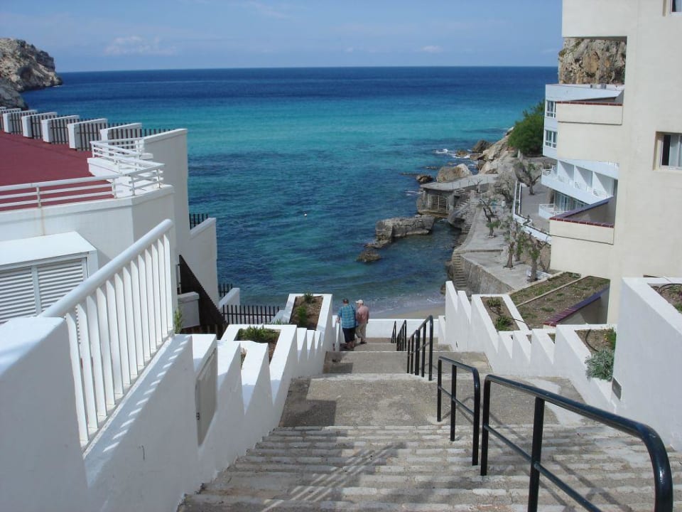 Treppe von der Straße zum Strand  Globales Don Pedro