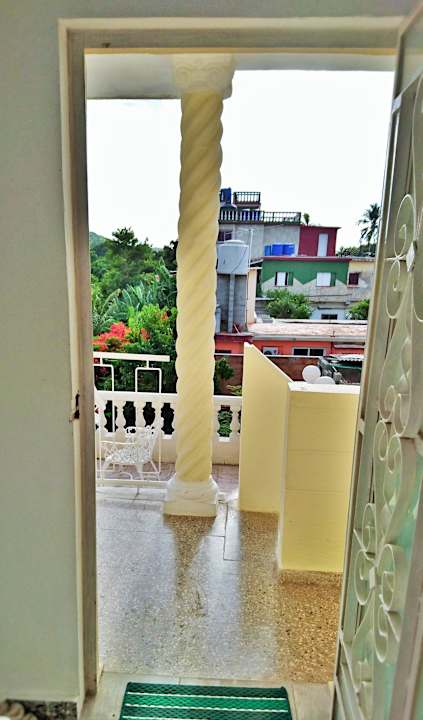 Ausgang Doppelzimmer Nr. 3 im 1.OG Ferienhaus Villa MariEnzo