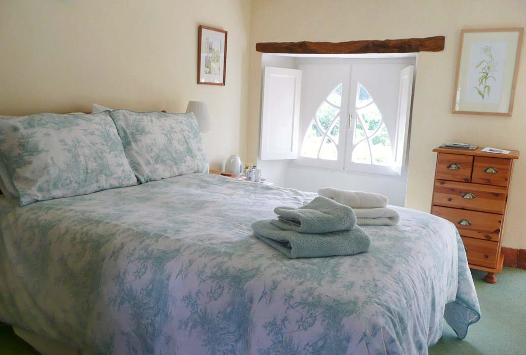 Bedroom 2 (double with shower) B&B Manoir de la Pigeonnerie