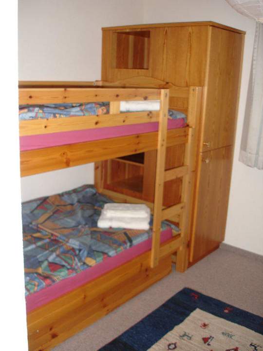 Schlafzimmer WG Danckert mit Etagenbett Ferienhaus Weisshorn