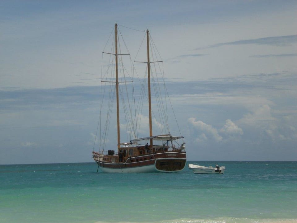 Segelschiff Meeru Maldives Resort Island