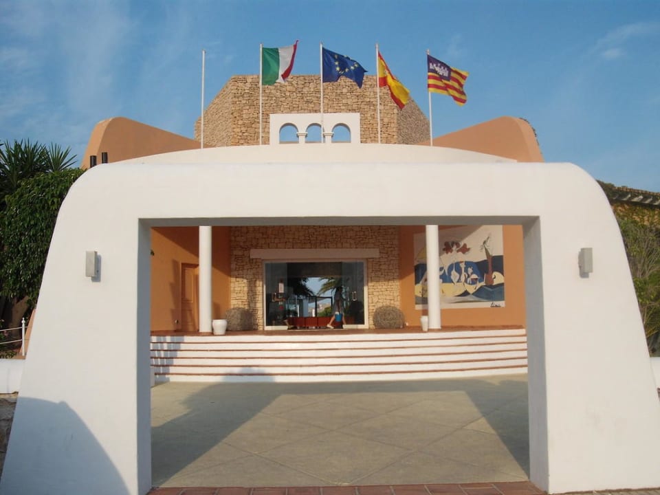 Eingang Hotelanlage Destino Pacha Ibiza Resort - Adults only