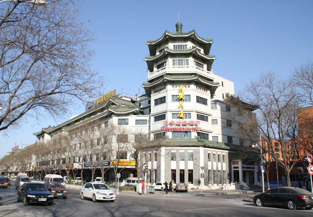 Вид на отель с улицы Hotel Tianan Rega Beijing