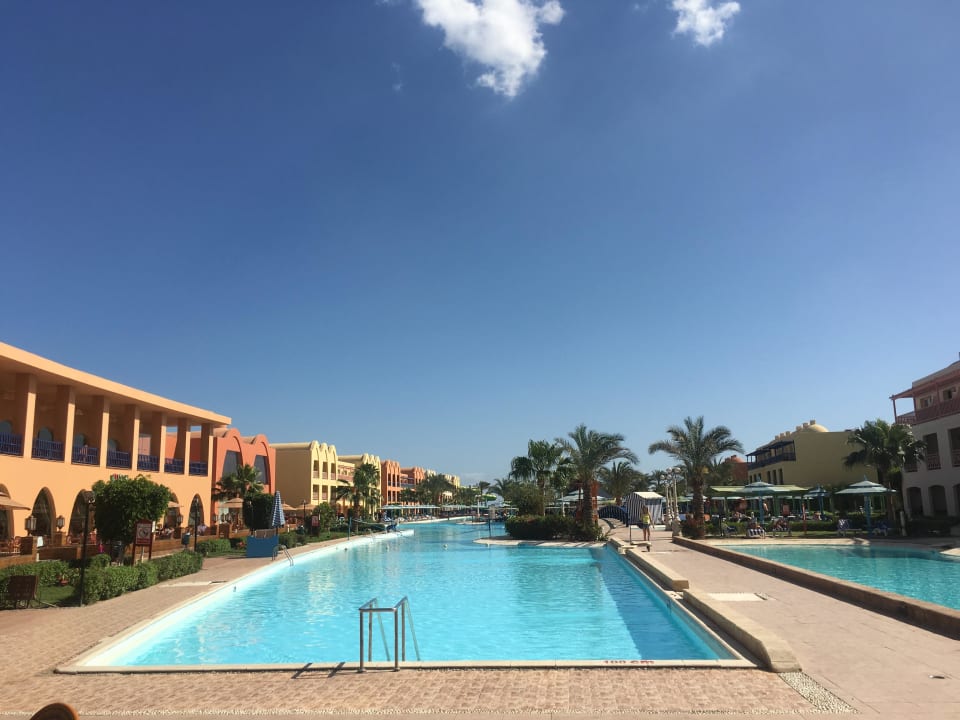 Pool vom Eingang aus Titanic Beach Spa & Aqua Park