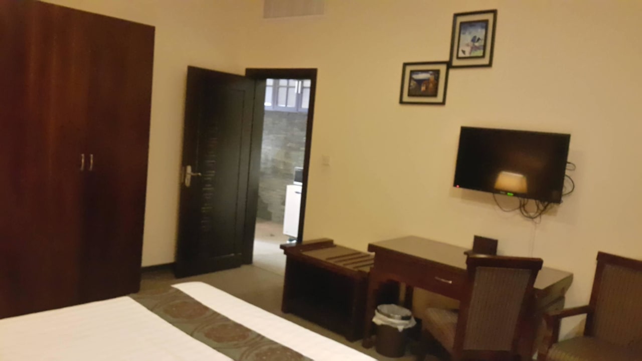 Queen Bedroom Hotel Emirates Park Resort