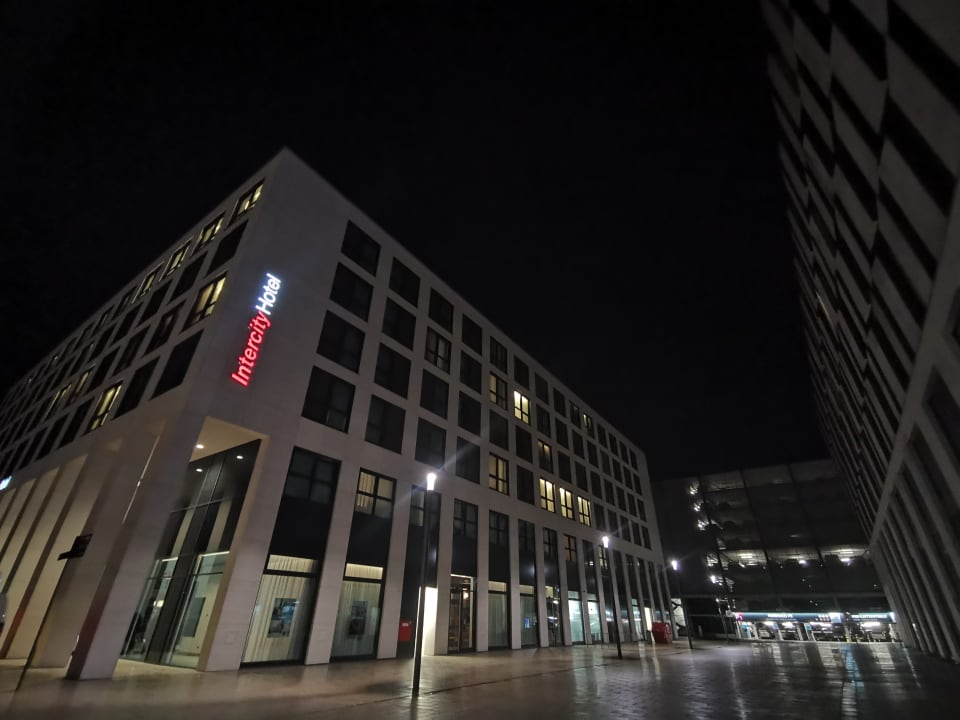Außenansicht IntercityHotel Berlin Airport BER Terminal 1+2