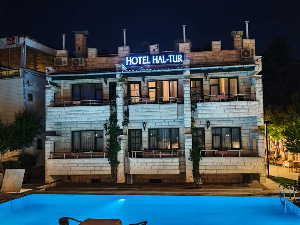 Außenansicht Hotel Hal-Tur
