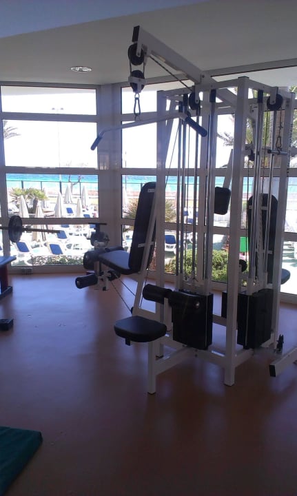 Fitnessraum mit Meerblick allsun Hotel Sumba