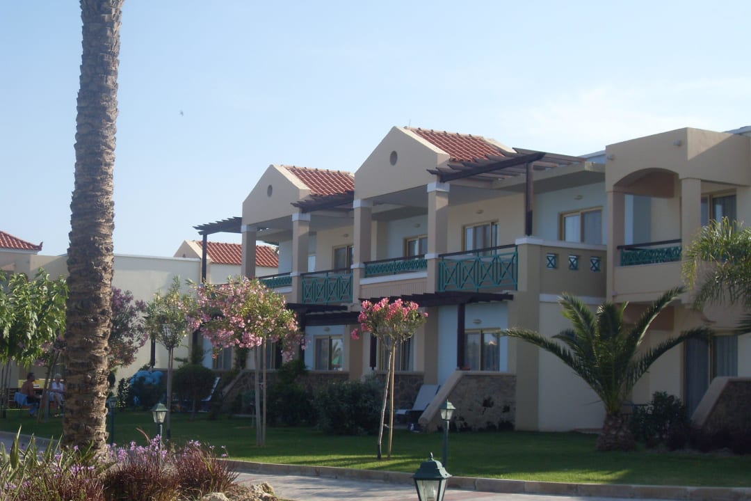 Außenansicht  von  den  Zimmergebäuden mit  Balkon Lindos Princess Beach Resort & Spa