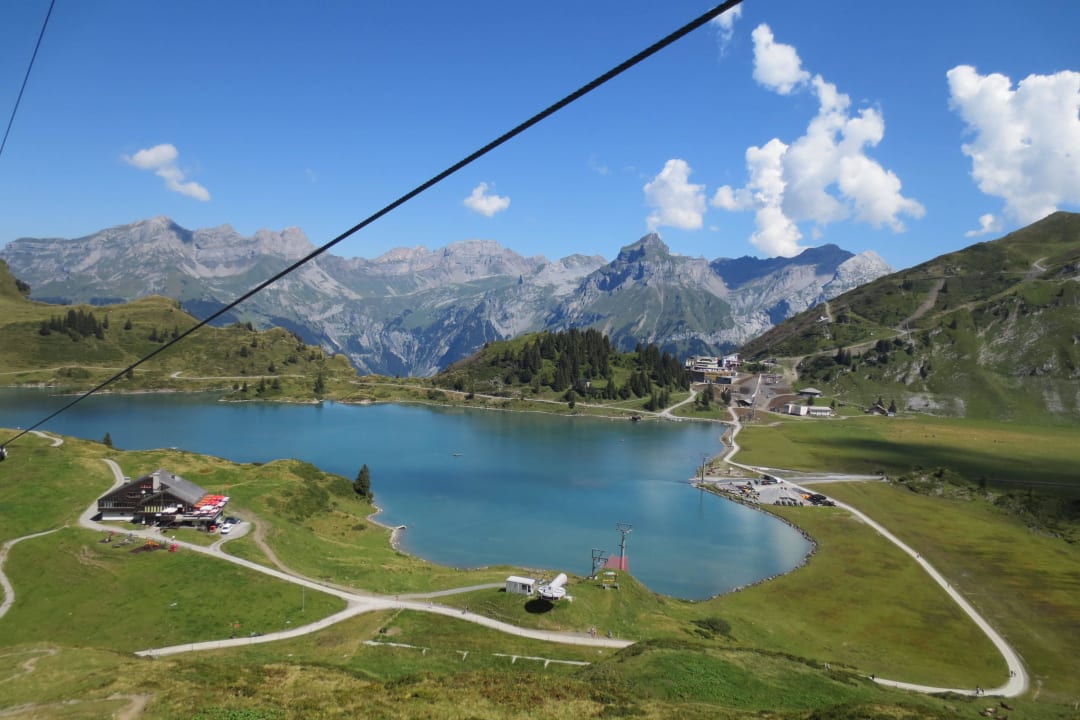 Vom Sessellift hinauf zum Jochpass Berghotel Trübsee