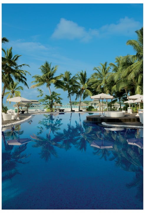 Pool mit Pool Bar Kihaa Maldives