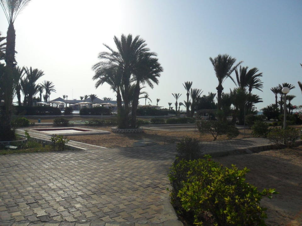 Auf dem Weg zum Strand Hotel El Mouradi Djerba Menzel