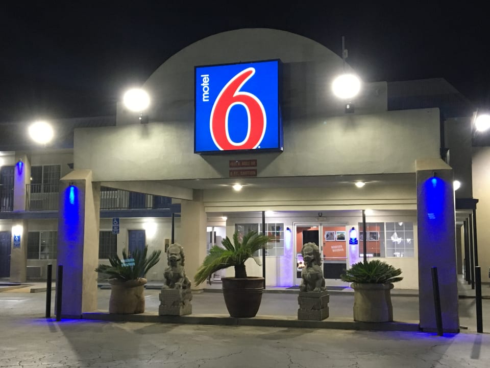 Lobby Motel 6 Visalia