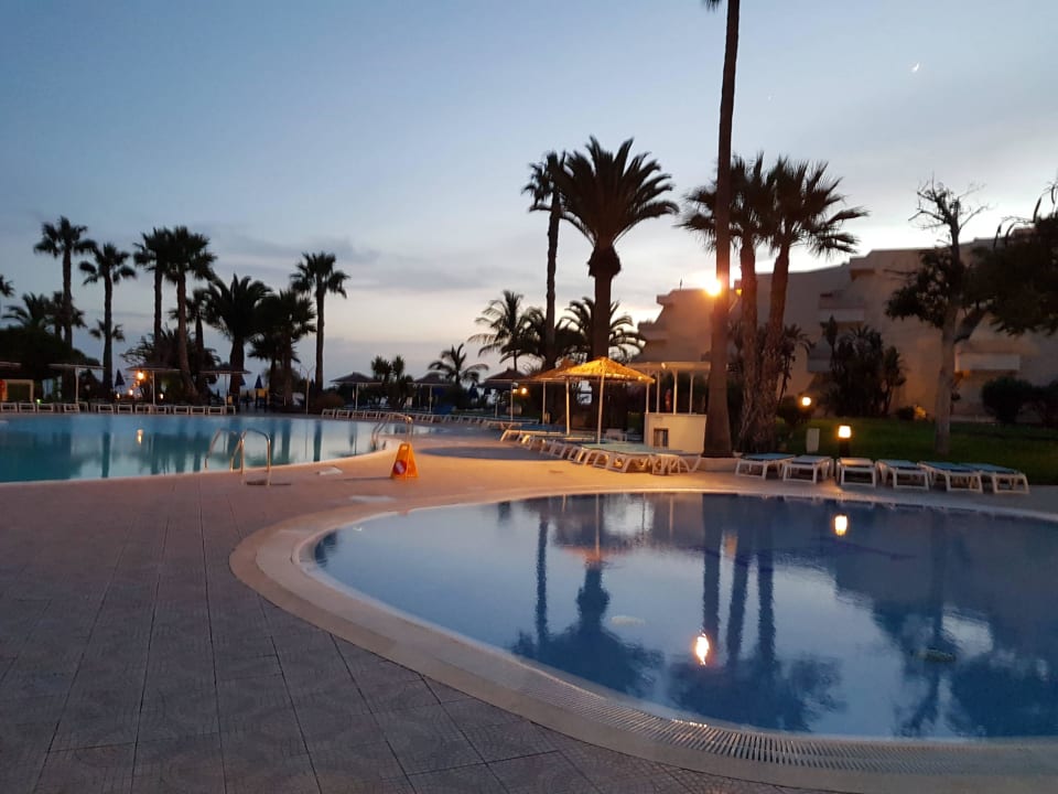Die hintere Poolanlage  Dreams Lanzarote Playa Dorada Resort & Spa