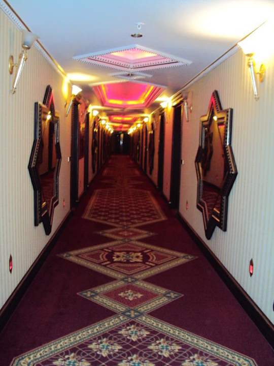 Flur in dem die Zimmer liegen Hotel Club Sera