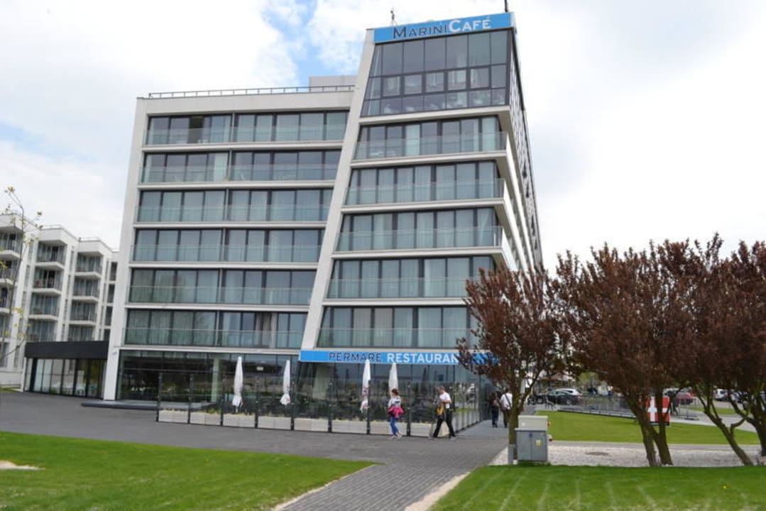 Vor dem Hotel Marine Hotel by Zdrojowa