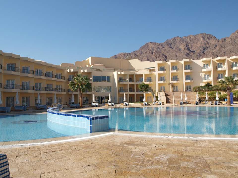 Większy basen La Playa Beach Resort Taba