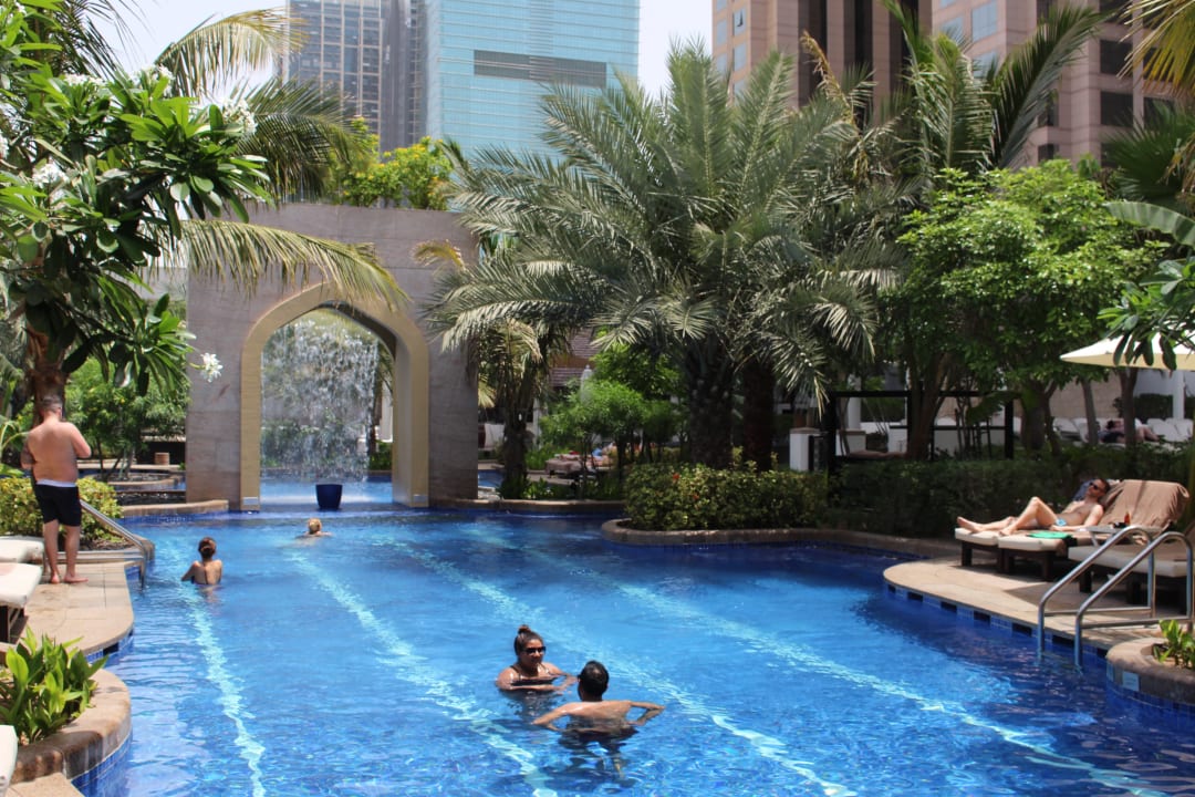 Pool Conrad Dubai
