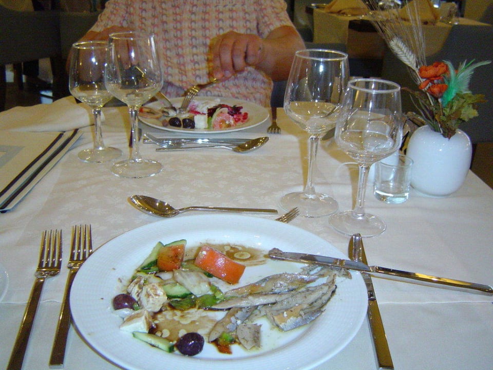 Gedeckter Tisch beim Abendessen Apollo Blue