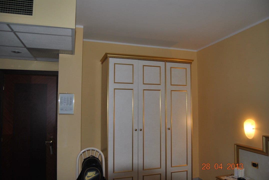 Ingresso e armadio Hotel Alexander Palace