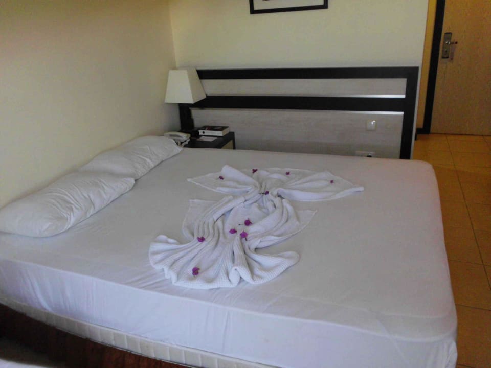 Bett nach dem Umstellen Hotel Orfeus Park