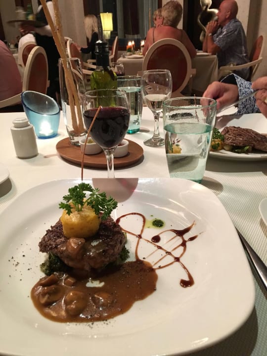 Beim Italiener  Premier Le Reve Hotel & Spa