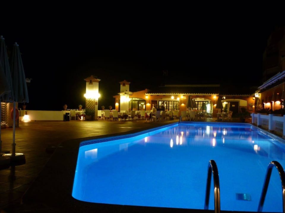 Pool bei Nacht Hotel Aldea Cala Fornells 2