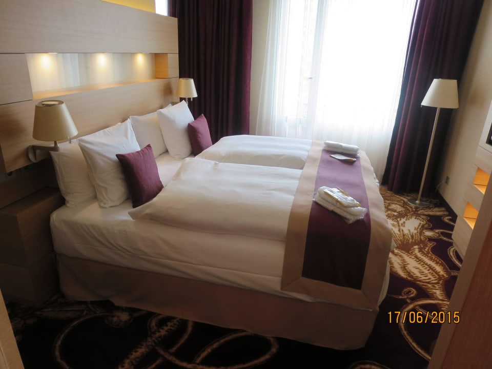 Box-Spring-Bett  Hotel Mondial am Dom Cologne- MGallery