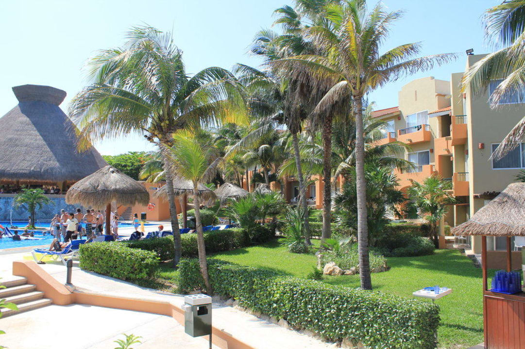 Blick von den Strand zu den Pool Viva Azteca by Wyndham - All Inclusive Resort