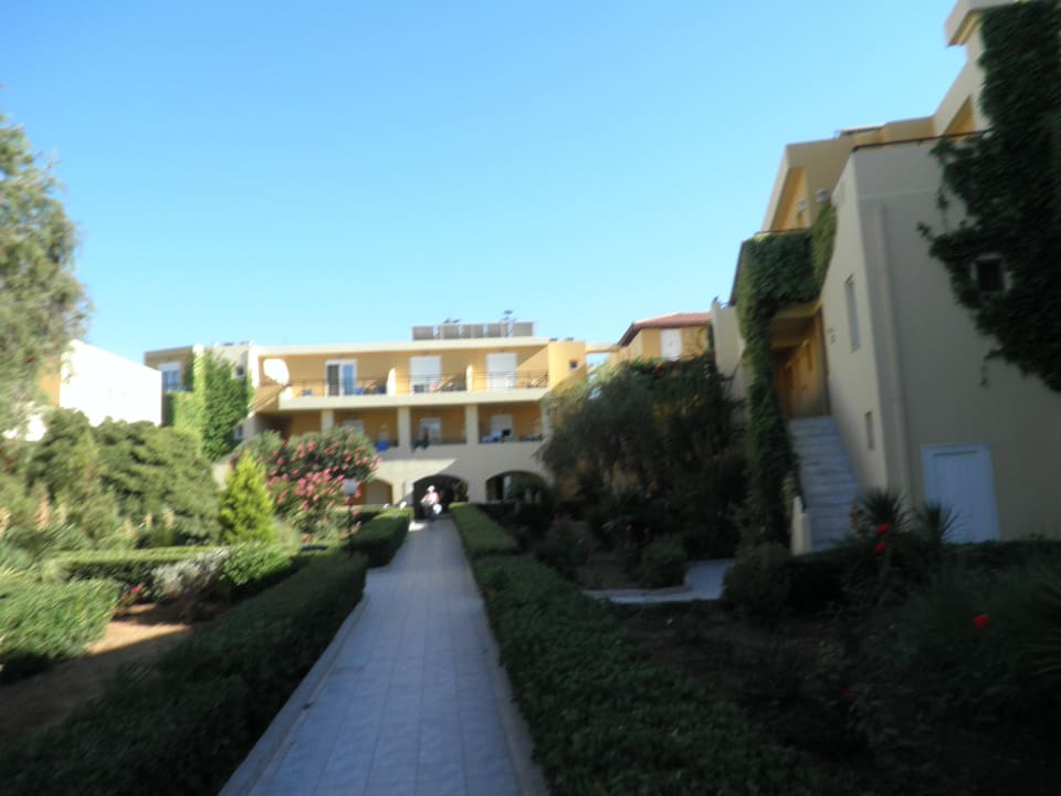 Innenhof Vantaris Luxury Beach Resort