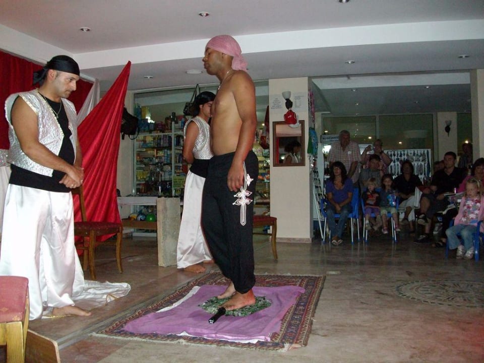 Animateur MOMO Royal Atlantis Beach Hotel