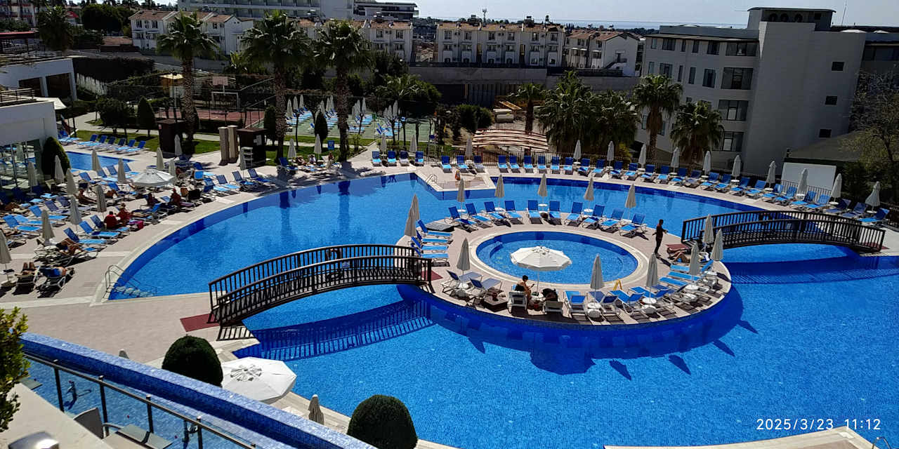 Pool Side Prenses Resort & Spa