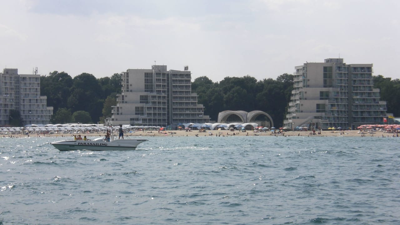 Vom Meer aus aufgenommen Hotel Borjana