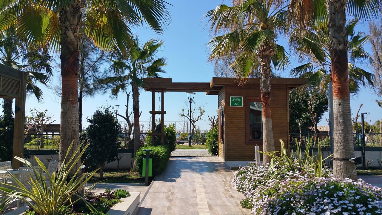 Ausgang zur Promenade Sentido Trendy Verbena Beach