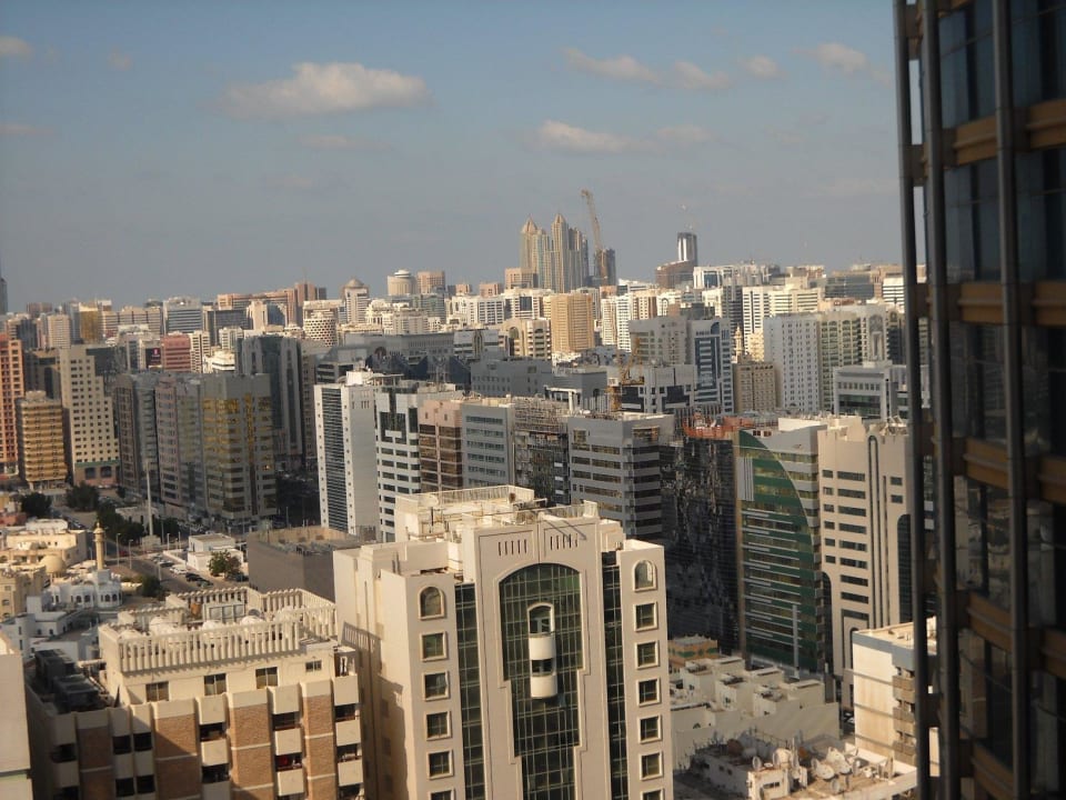 Ausblick aus Zimmer 21. Etage bzw. Pool 31. Etage Grand Millennium Al Wahda Abu Dhabi