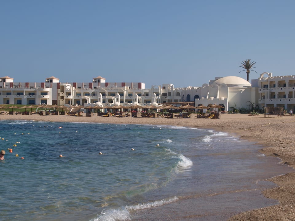 Vom Strand zum Hotel  Coral Sun Beach