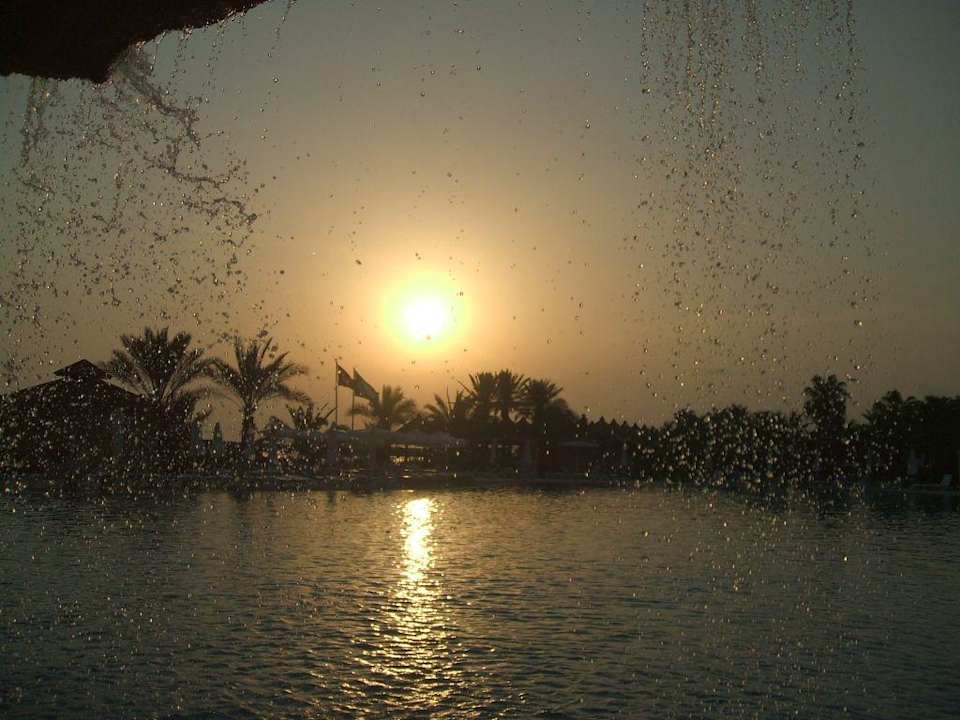 Sonnenuntergang durch Wasserfall Papillon Belvil